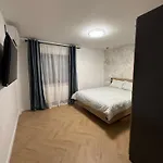 Hub Apartment *